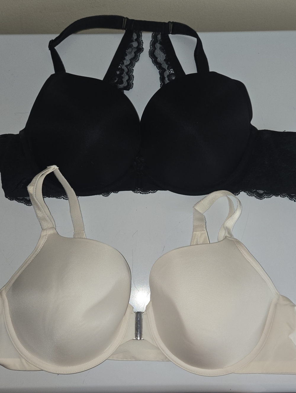Torrid white smooth 360 and black push up racer front closure bras sz 42 B
